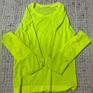Lululemon- Swiftly Tech Long-Sleeve Shirt 2.0
Waist Length